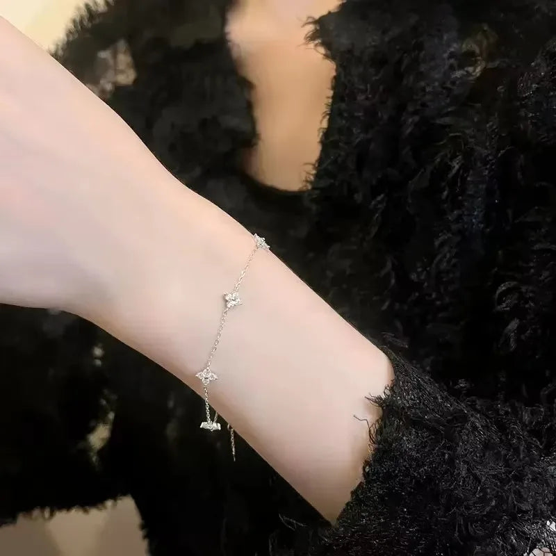 Four-Leaf Flower Zircon Bracelet