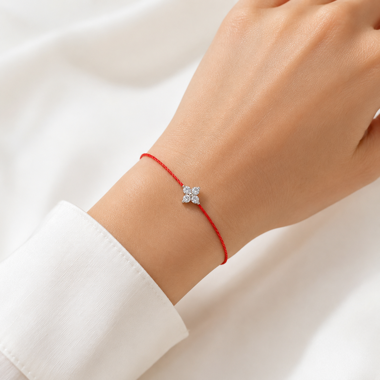 Lightweave Bracelet — A Bond of Delicate Elegance